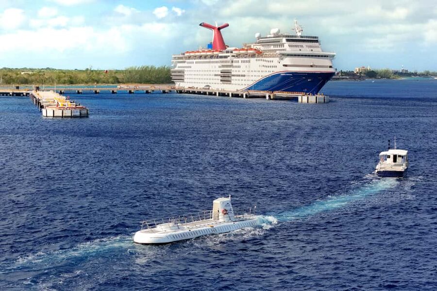 Cozumel: Atlantis Submarine Adventure - Comfort, crowding, and the ladder check