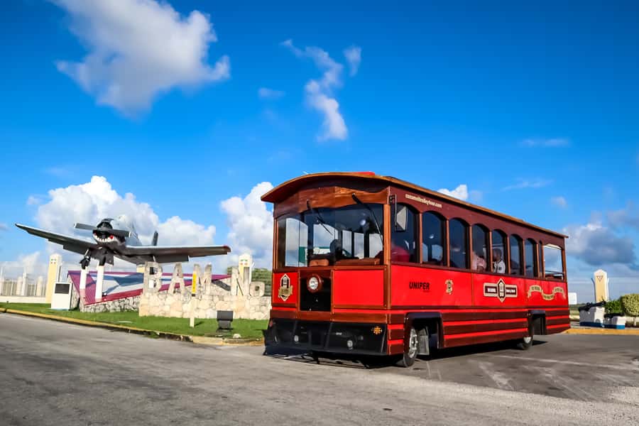 Cozumel: City Trolley Tour - Finding Plaza Maya and boarding without stress