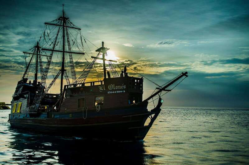 Cozumel: Pirate Ship Cruise with Open Bar, Dinner, and Show - Pirate show and sword fights: what the entertainment really feels like