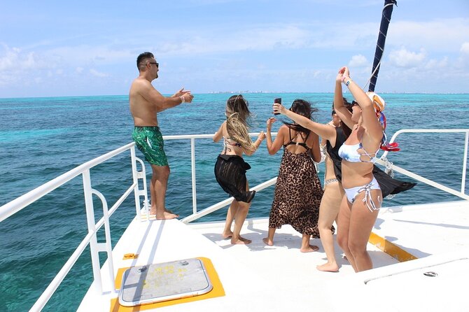 Deluxe Catamaran to Isla Mujeres with Open Bar from Cancun - Isla Mujeres Free Time, and How to Use 1.5 Hours Well
