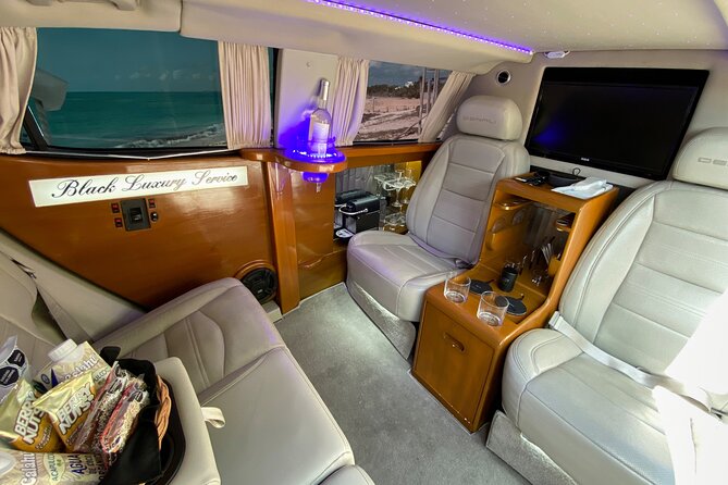 Deluxe GMC Limousine from CUN Airport to Playa Mujeres - Entertainment on Board: Ask to Test It Before You Leave