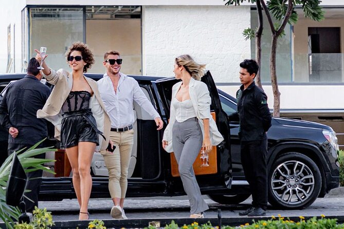 Deluxe Limousine GMC from Cancun Airport - Key things to know before you go