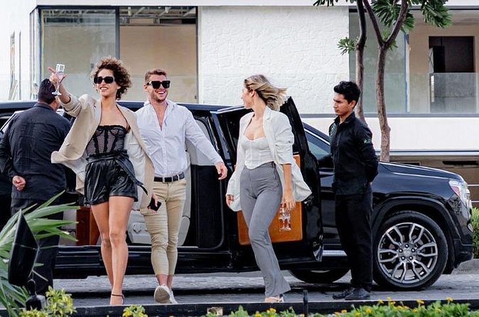 Deluxe Limousine GMC from Cancun Airport - The Ride Experience: What the 1-Hour Transfer Feels Like