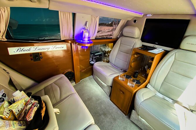 Deluxe Limousine GMC from Cancun Airport - Finding Your Driver at Cancun International: Step-by-Step