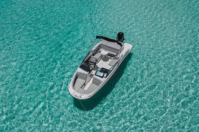 Deluxe Private Boats - 24 ft Sea Ray - Drinks and lunch details that make boat time actually relaxing