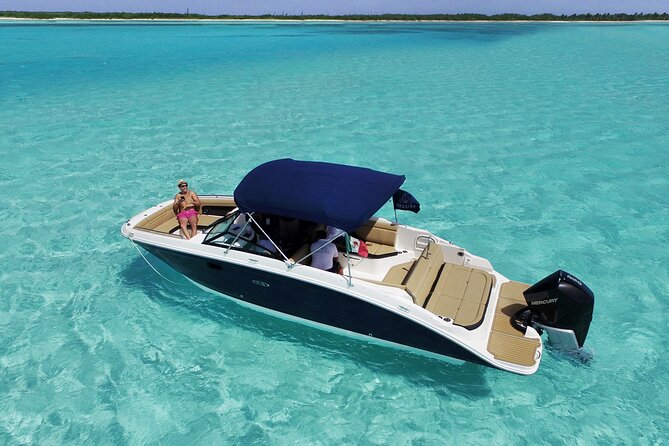 Deluxe Private Boats - 27 ft Sea Ray - A 27 ft Sea Ray that turns Cozumel into a calmer day