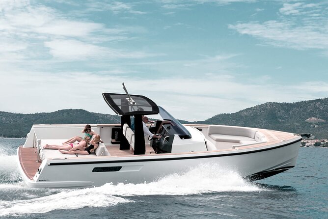 Deluxe Private Boats - 36 ft Fjord - Why a 36 ft Fjord charter feels different in Cozumel