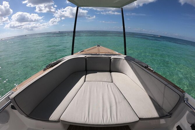 Deluxe Private Boats - 36 ft Fjord - The crew’s role: Captain Donny and first mate Alejandro
