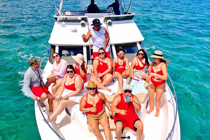 Deluxe Yacht 48FT with FlyBrige Rental in Cancun - Crew and Service: Why the Yacht Feels Private Instead of Chaotic