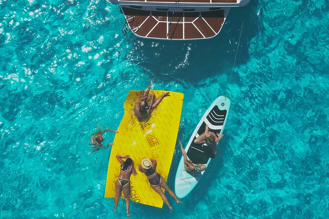 Deluxe Yacht 48FT with FlyBrige Rental in Cancun - 1 or 2 Hours in Cancun: Nichupte Lagoon, Mangroves, and a Swim Window