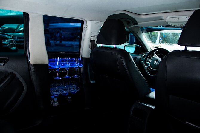 Departures in Luxury Sedan from Akumal to Cancun Airport - Pickup at your hotel lobby, no wandering required