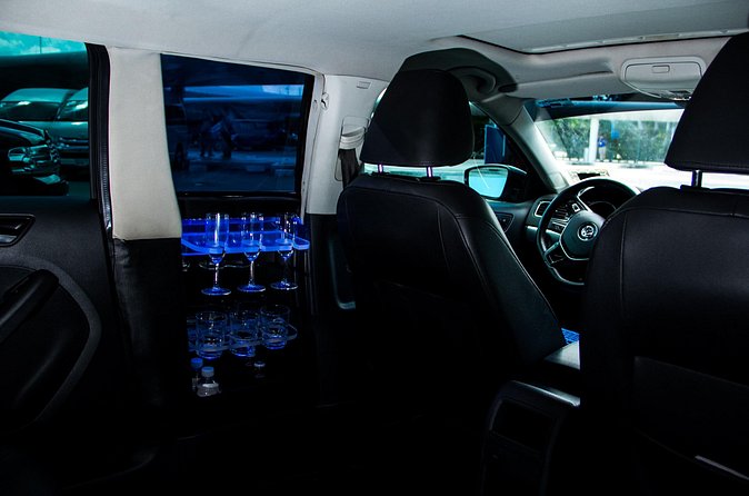 Departures in Luxury Sedan from Akumal to Cancun Airport - Who should book this transfer