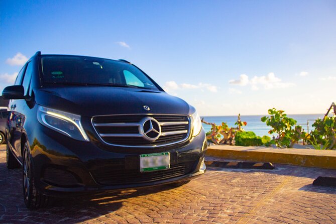 Departures in Mercedes Benz from Playa del Carmen to Cancun Airport - The Hotel Lobby Pickup: Smooth Start, But Don’t Miss the Window