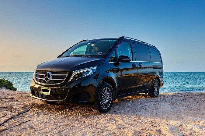 Departures in Mercedes Benz from Playa Mujeres to Cancun Airport - Comfort extras that turn a transfer into part of the trip