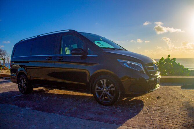 Departures in Mercedes Benz from Playa Mujeres to Cancun Airport - Hotel lobby pickup: how to avoid missing the moment