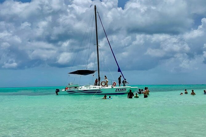 El Cielo Cozumel Snorkeling trip by Catamaran - Crew energy matters more than you think