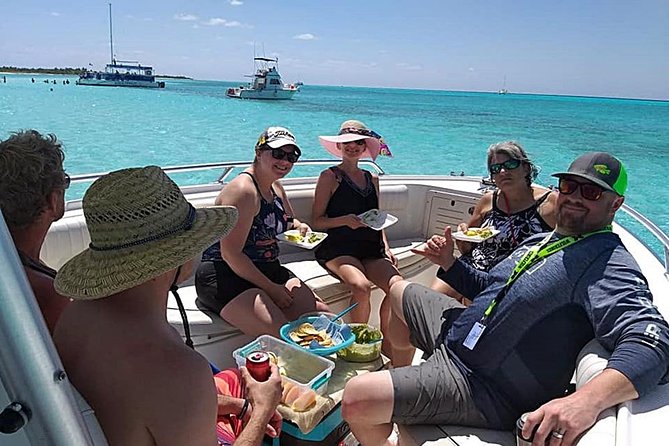 "First Lady" Private Snorkel & El Cielo Sandbar Combo - The onboard open bar and lunch: why food is part of the trip