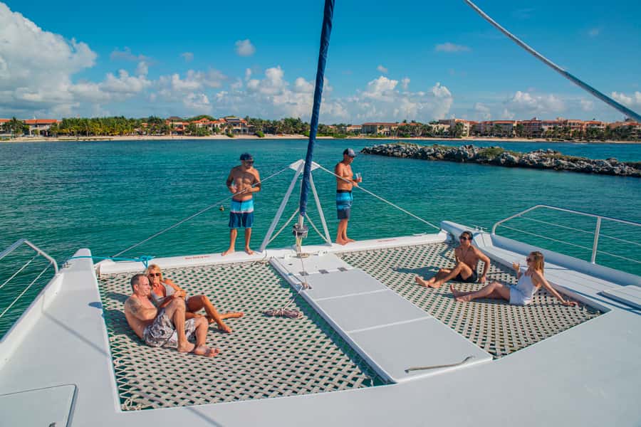 From Puerto Aventuras: Share Catamaran Tour - Onboard BBQ lunch and open bar: a real meal, with choices