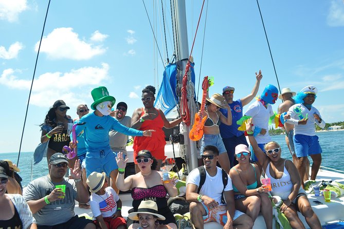 Full-Day Luxurious Catamaran Adventure - Cancún to Isla Mujeres - Lunch included: what you should and should not expect