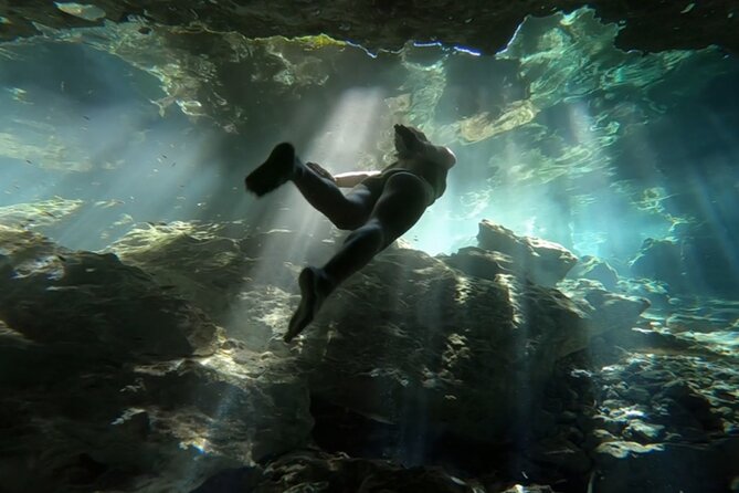 Full Day Tour to Tulum Cenote and Swim with Turtles in Akumal - Stop 3: Akumal turtle snorkeling with lockers and vests