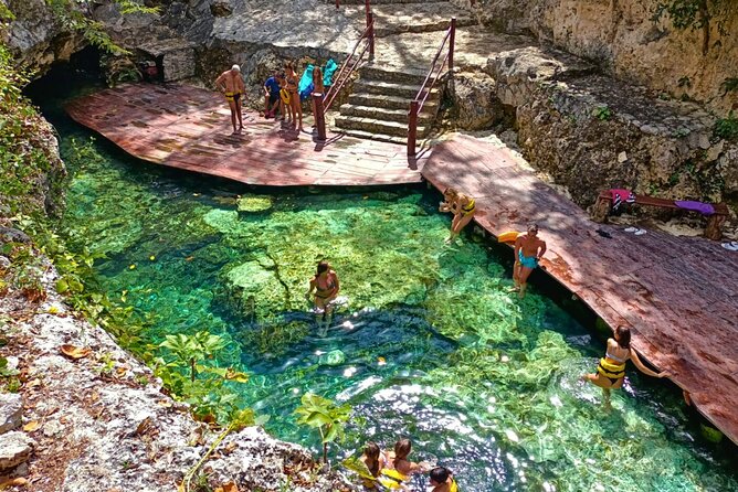 Full Day Tour to Tulum Cenote and Swim with Turtles in Akumal - Guides, crowd levels, and why timing feels different day to day