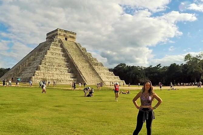 Full Day Tour to Visit Chichen Itza Saamal Cenote and Valladolid - Morning stop at Loncheria El Amigo Manolo: food first, then Mayan ceremony