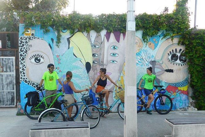Graffitis & Munchies biketour Playa del Carmen - Quinta Avenida hidden pieces, not just the famous strip