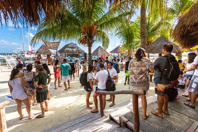 Isla Mujeres Catamaran, Open Bar & Optional Buffet and pick up - Stop at the reef: snorkeling at Arrecife El Meco, what to expect in the water