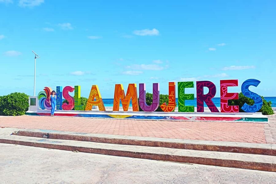 Isla Mujeres: Catamaran Ride with Open Bar, Snorkeling, and Lunch - Who should book this Isla Mujeres catamaran trip