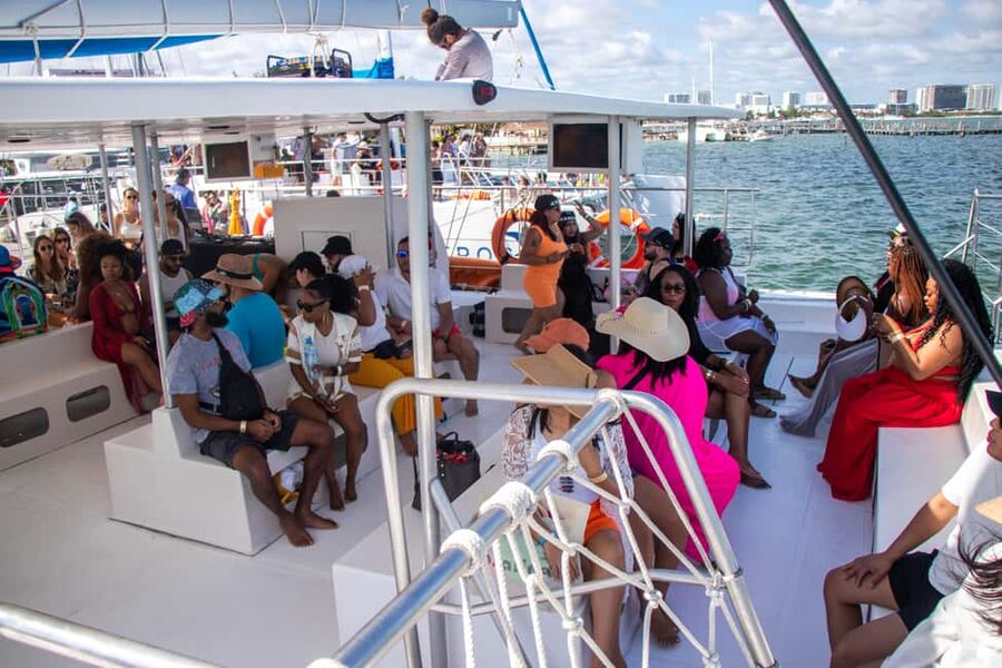 Isla Mujeres Catamaran, Snorkel & Buffet Lunch - The private beach club buffet lunch and open bar you’ll actually use