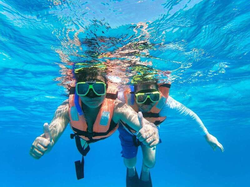 Isla Mujeres: Catamaran with Open Bar, Snorkeling and Lunch - Open bar in practice: more than a perk