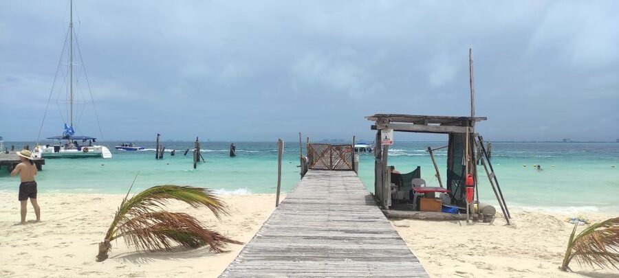 Isla Mujeres: Catamaran with Open Bar, Snorkeling and Lunch - Snorkeling on the Caribbean reef: short, clear, and sometimes canceled