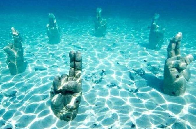 Isla Mujeres on luxury catamaran with snorkel, open bar and lunch - What about the photos and tips pressure?