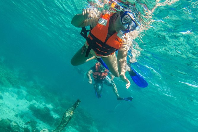 Isla Mujeres Snorkeling Tour Adventure - Stop 2 at the Underwater Museum: Statues, a Car, and Clear Viewing Tactics