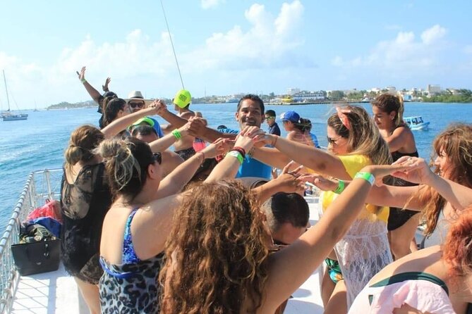 Isla Mujeres Tour with Open Bar Food and Snorkeling - Stop 4: beach club lunch on Isla Mujeres (buffet + open bar)