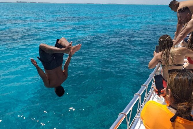 Isla Mujeres Tour with Open Bar Food and Snorkeling - Meeting points and timing, including the Coco Bongo start