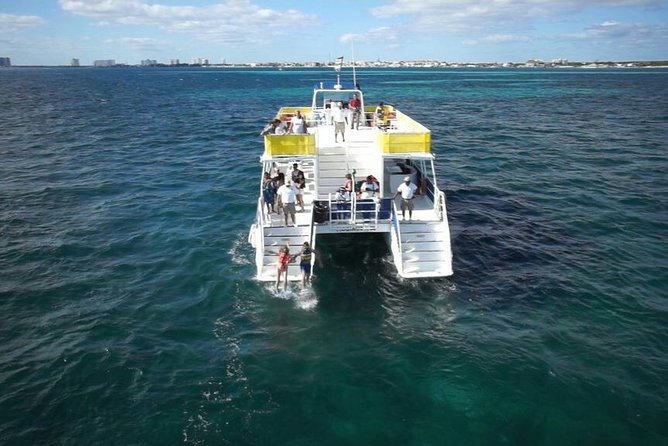 Isla Mujeres Unlimited! Fun & Party with transportation - Beach club lunch: good when it’s hot, not always perfect