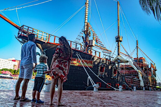 Jolly Roger Pirate Show and Dinner in Cancun - Fireworks Over the Caribbean Sea: The Finale Moment