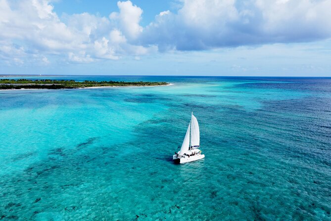 Lagoon 39ft Private Catamaran 5hr - El Cielo Full Experience - Sandbar time and deck cruising: the part you will remember later