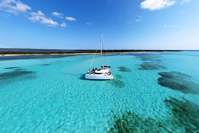 Lagoon 39ft Private Catamaran 5hr - El Cielo Full Experience - Group size, room, and comfort for families and friend trips