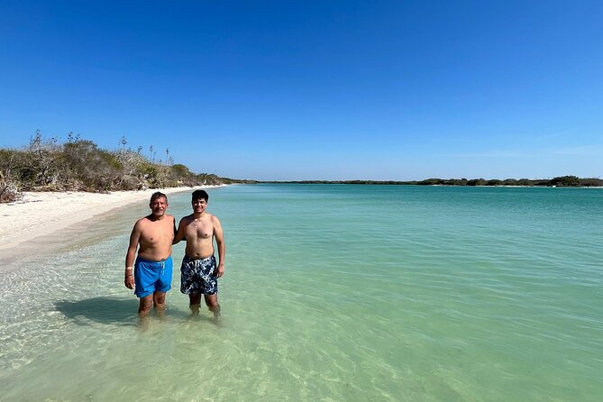 Las Coloradas, Río Lagartos and Playa Cancunito Tour from Mérida - Maleconcito Gourmet Lunch Stop and Food Reality Check