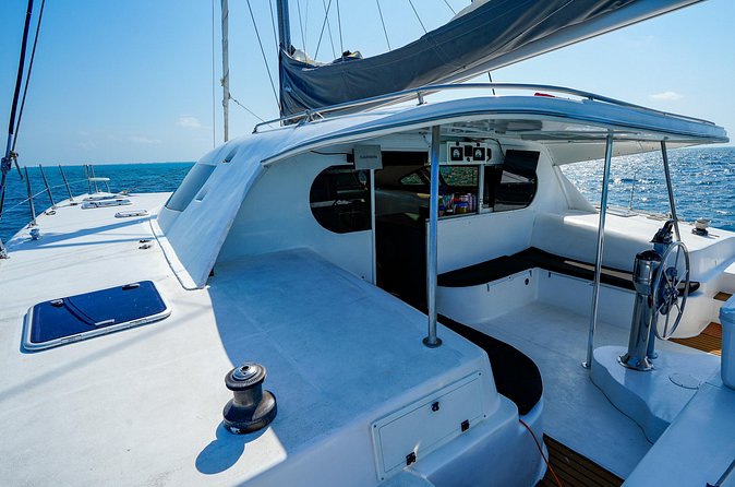 Laura Catamaran Private Tour to Isla Mujeres - Price and logistics: what $1,990 covers, and what it doesn’t
