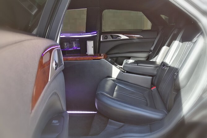 Lincoln Strecth Limousine with Wi Fi on board - Cancun Airport to Playa del Carmen, stress-free in about 50 minutes