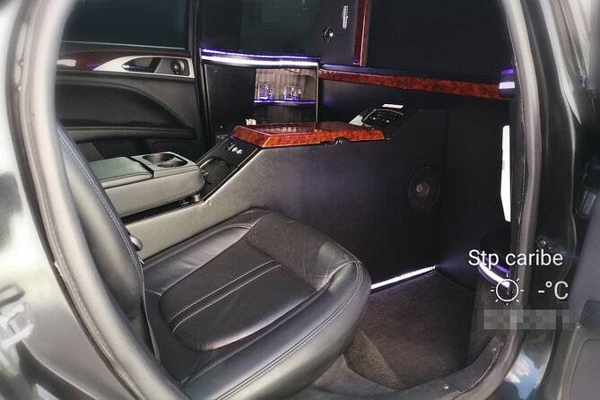 Lincoln Strecth Limousine with Wi Fi on board - Inside the Lincoln stretch limousine: comfort plus small luxuries