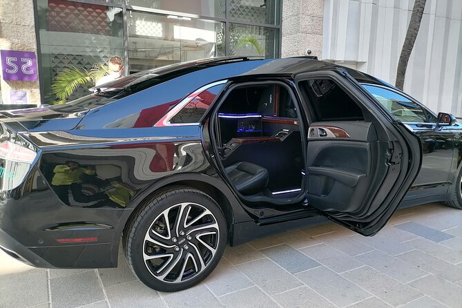 Lincoln Strecth Limousine with Wi Fi on board - Who you might meet: the names tied to great rides