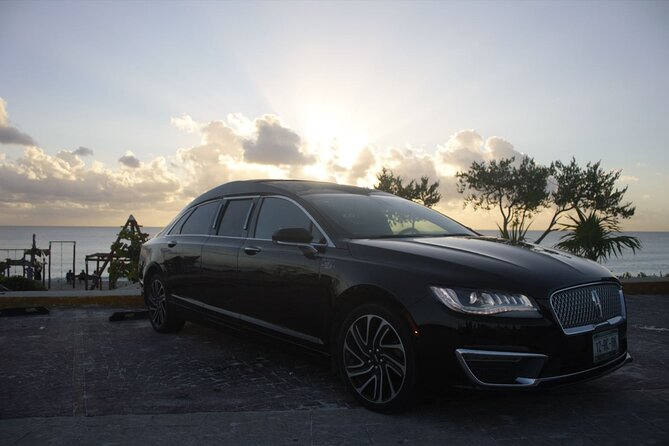 Lincoln Stretch limo from Cancun Hotel Zone to Cancun Airport - Meeting the Driver at Your Hotel Lobby (and the 10-Minute Rule)