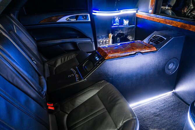 Lincoln Stretch limo from Cancun Hotel Zone to Cancun Airport - Inside the Lincoln Stretch Limo: Clean, Spacious, and Hosted