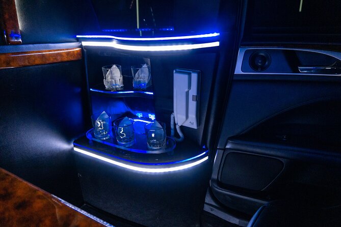 Lincoln Stretch limo from Cancun Hotel Zone to Cancun Airport - Price and Value for $128 per Group (Up to 2)