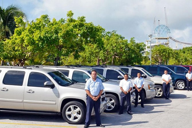 Merida Airport Private Shuttle with WIFI - Drivers, signs, and bilingual help at the airport