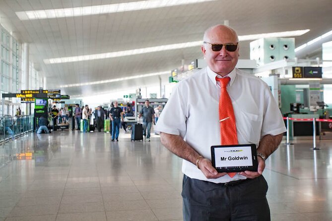 Mexico Private Transfer from Merida airport to central Merida - The ride itself: premium sedan comfort and mini-van room